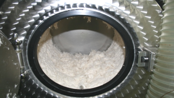 羽毛布団リフレッシュ｜洗浄・脱水